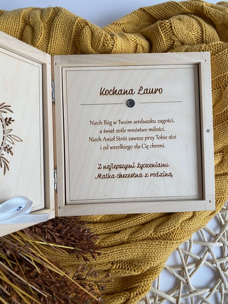 Pamiątka Chrztu Świętego w pudełeczku - obrazek 3