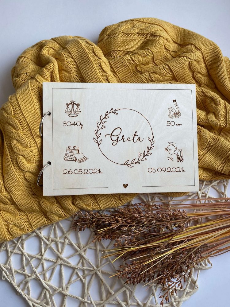 Drewniany album na zdjęcia Metryczka dla niemowlaka