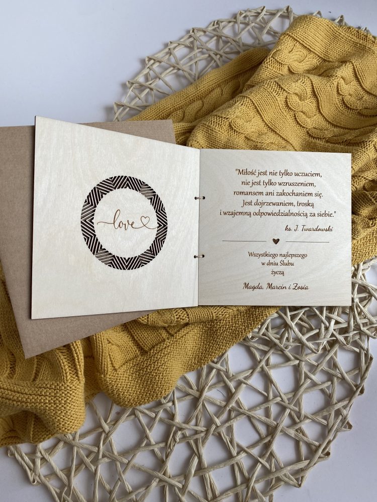 Kartka drewniana na ślub z życzeniami Ażurowe koło - obrazek 3