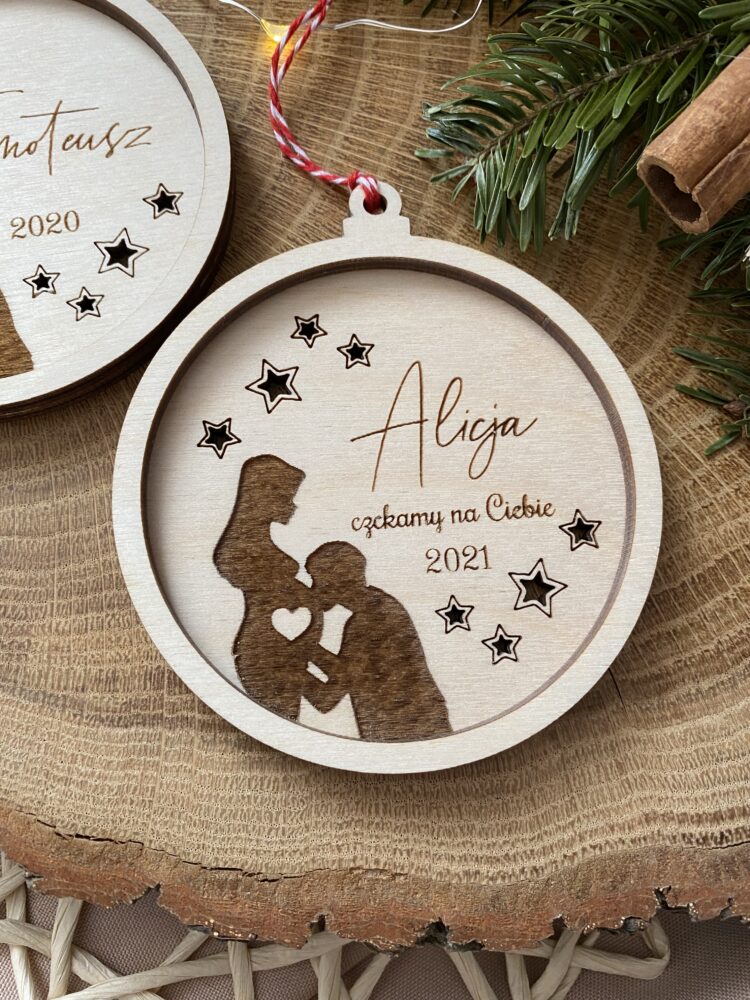 Drewniana bombka ciążowa z imieniem dziecka - obrazek 4