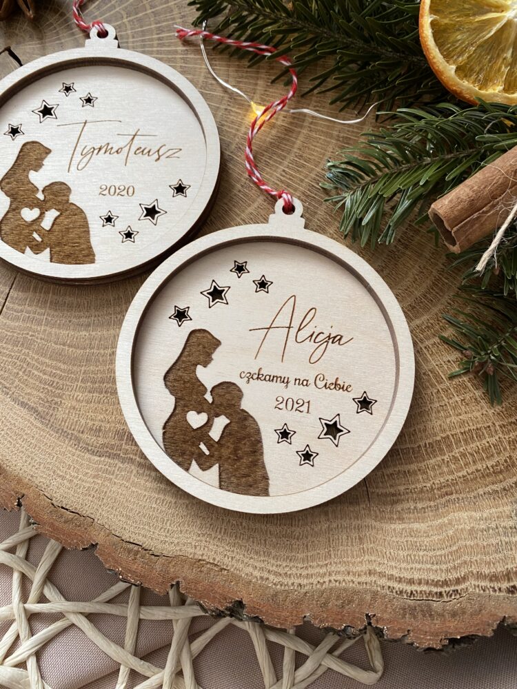 Drewniana bombka ciążowa z imieniem dziecka - obrazek 3