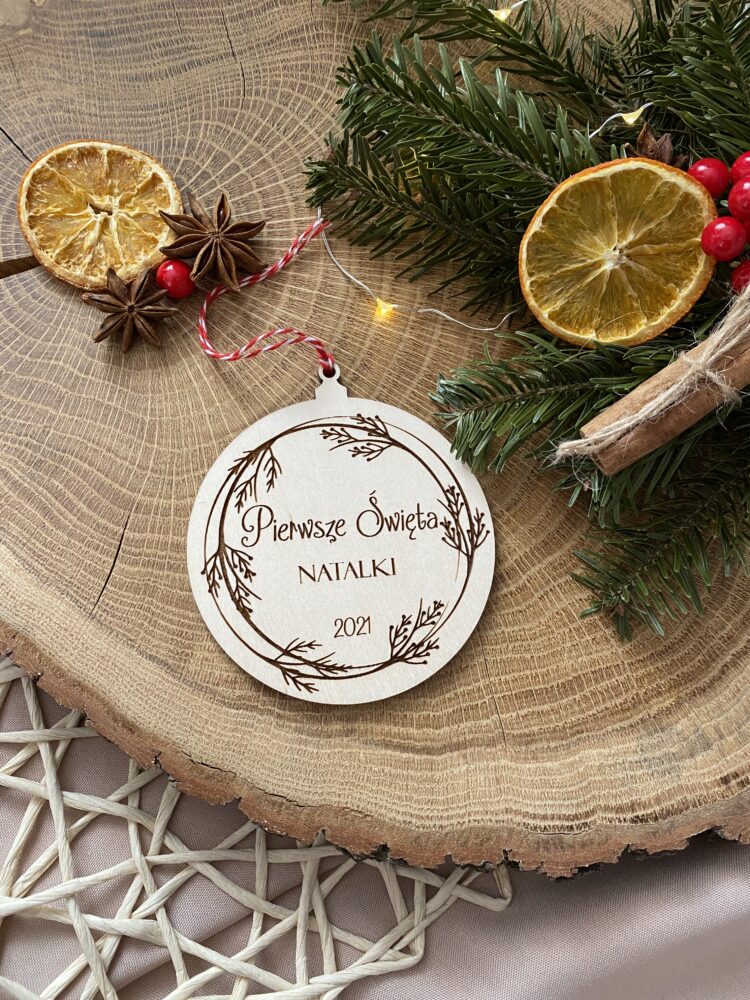 Drewniana bombka wianek grawerowany z imieniem - obrazek 2