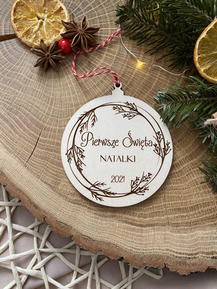 Drewniana bombka wianek grawerowany z imieniem
