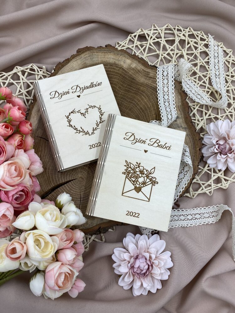 Ramka na dzień babci i dziadka w postaci książki za zdjęciem - obrazek 2