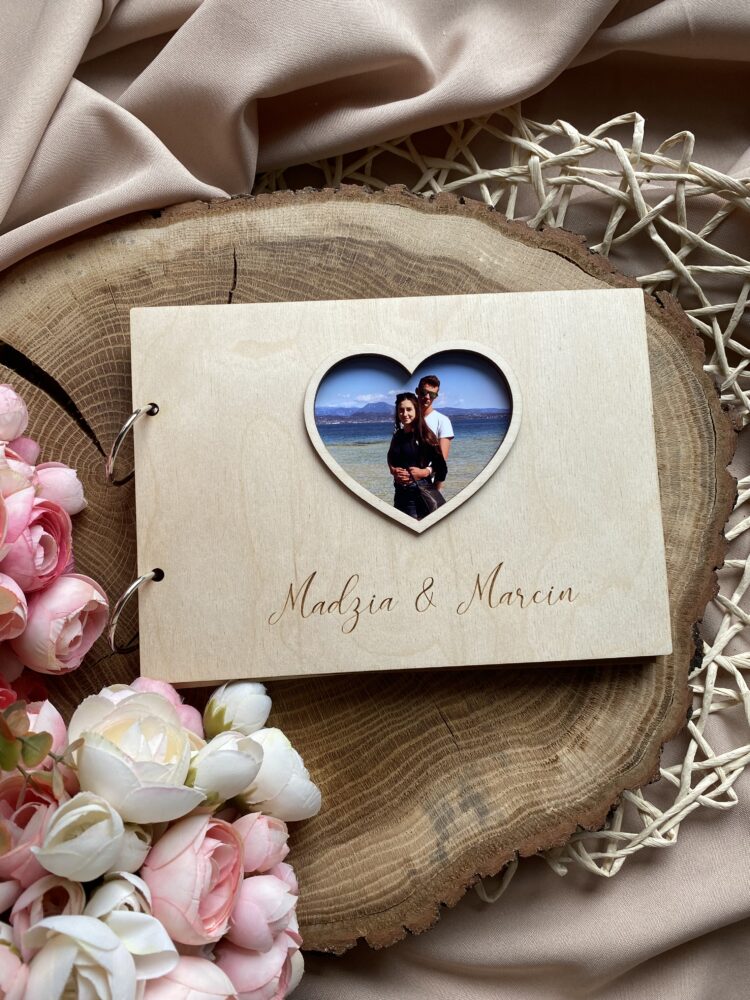 Drewniany album ze zdjęciem na Walentynki - obrazek 2