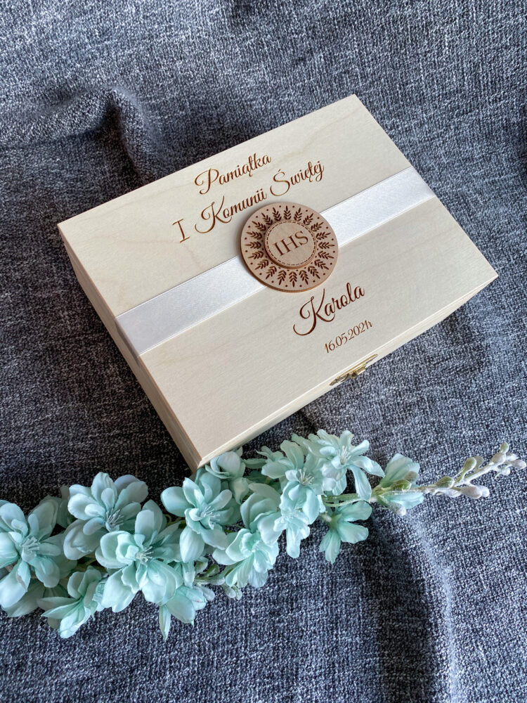 Pamiątka Pierwszej Komunii Świętej z życzeniami i Biblią- IHS
