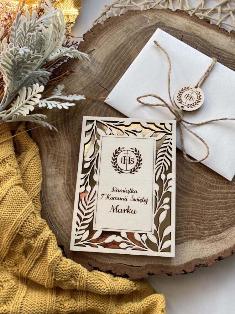 Pamiątka Pierwszej Komunii Świętej Kartka z życzeniami złoty ażur drewniana