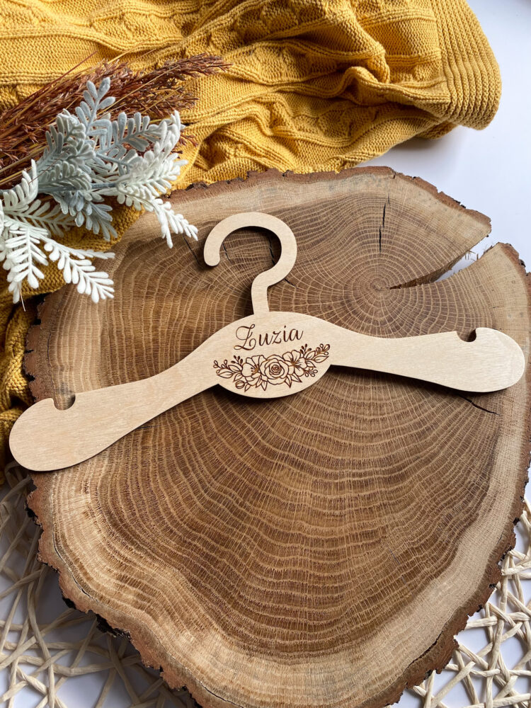 Wieszak dziecięcy z imieniem kwiaty