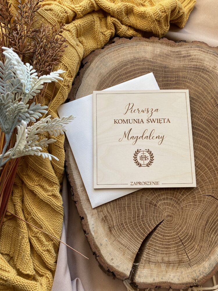 Drewniane zaproszenie na Komunię Świętą - oryginalne - kwadratowe