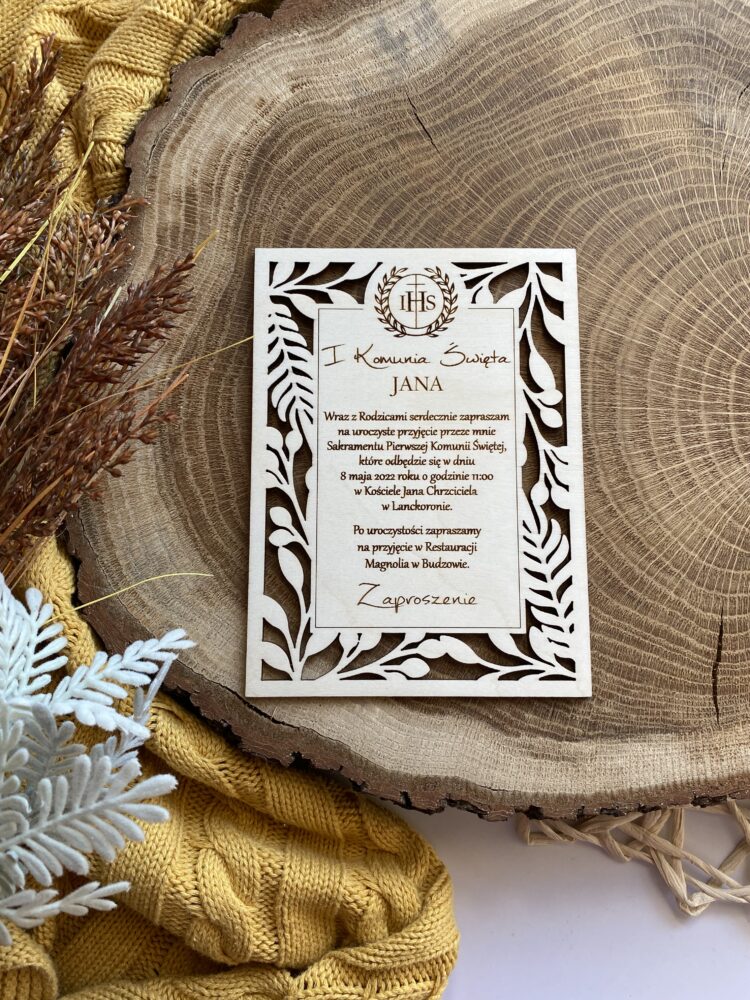 Drewniane zaproszenie na Komunię Świętą - oryginalne - ażurowe