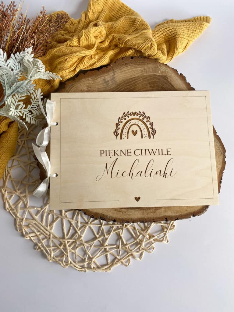 Drewniany album dla dziecka Tęcza