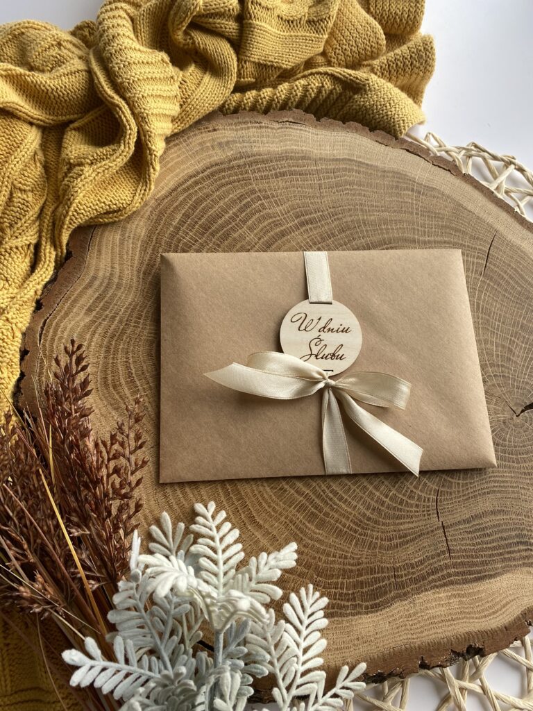 Kartka drewniana na ślub z życzeniami listki personalizowana - obrazek 4