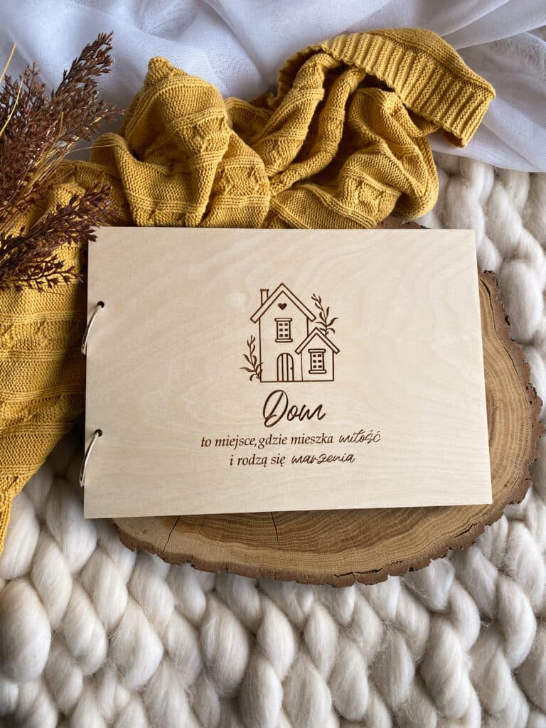 Drewniany album na zdjęcia prezent na parapetówkę