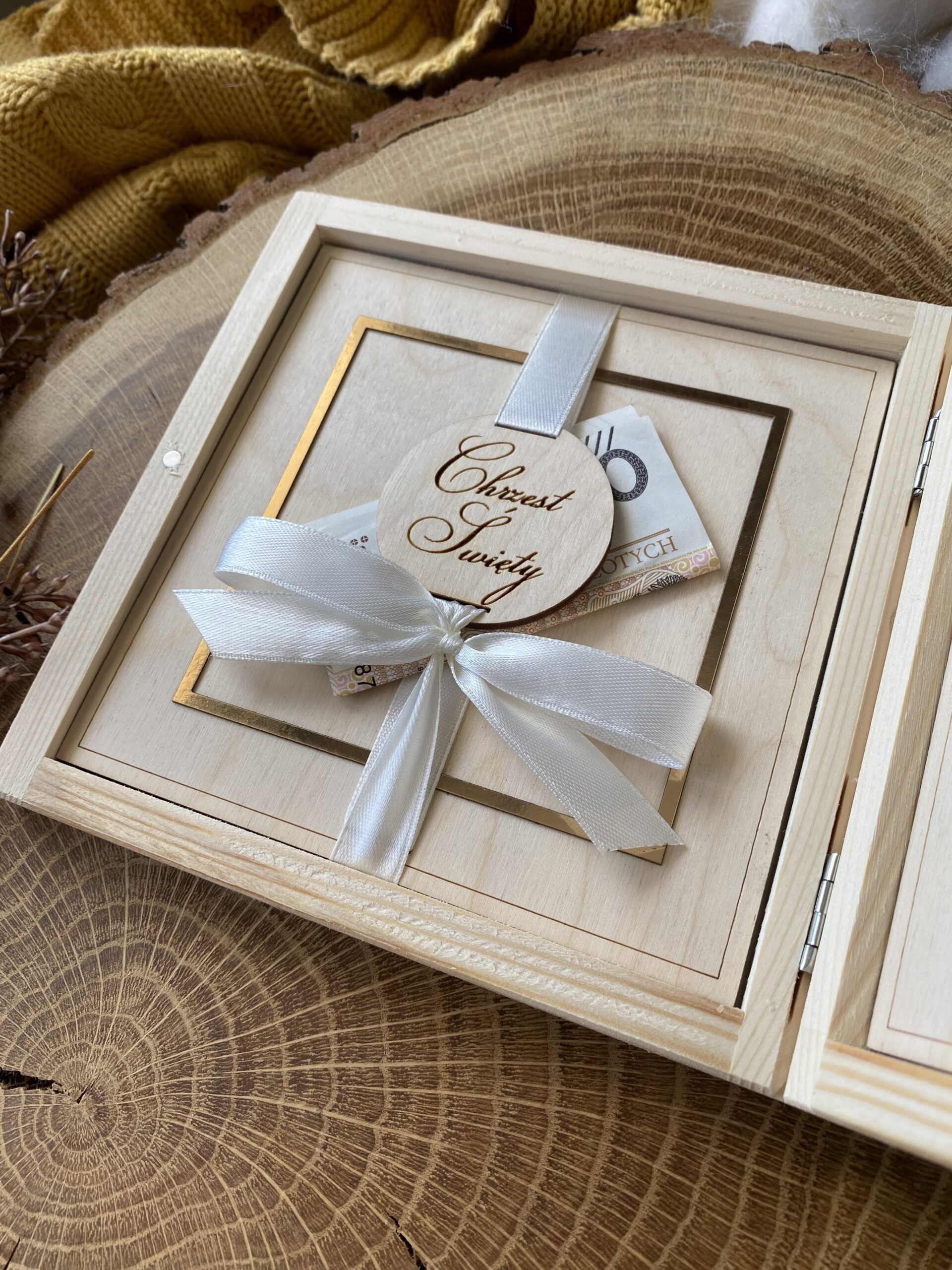 Pamiątka Chrztu Świętego w pudełeczku złoty ażur - obrazek 3