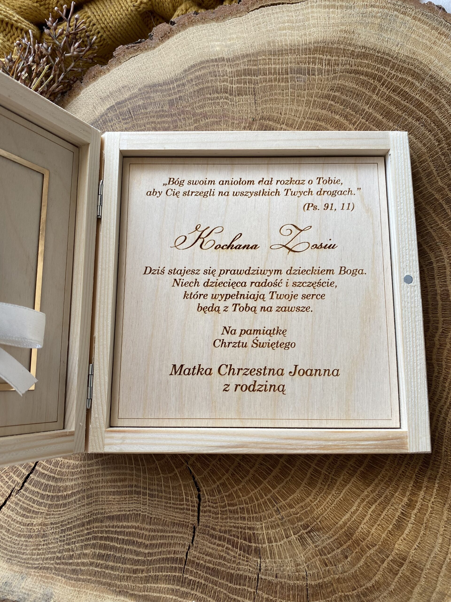Pamiątka Chrztu Świętego w pudełeczku złoty ażur - obrazek 4