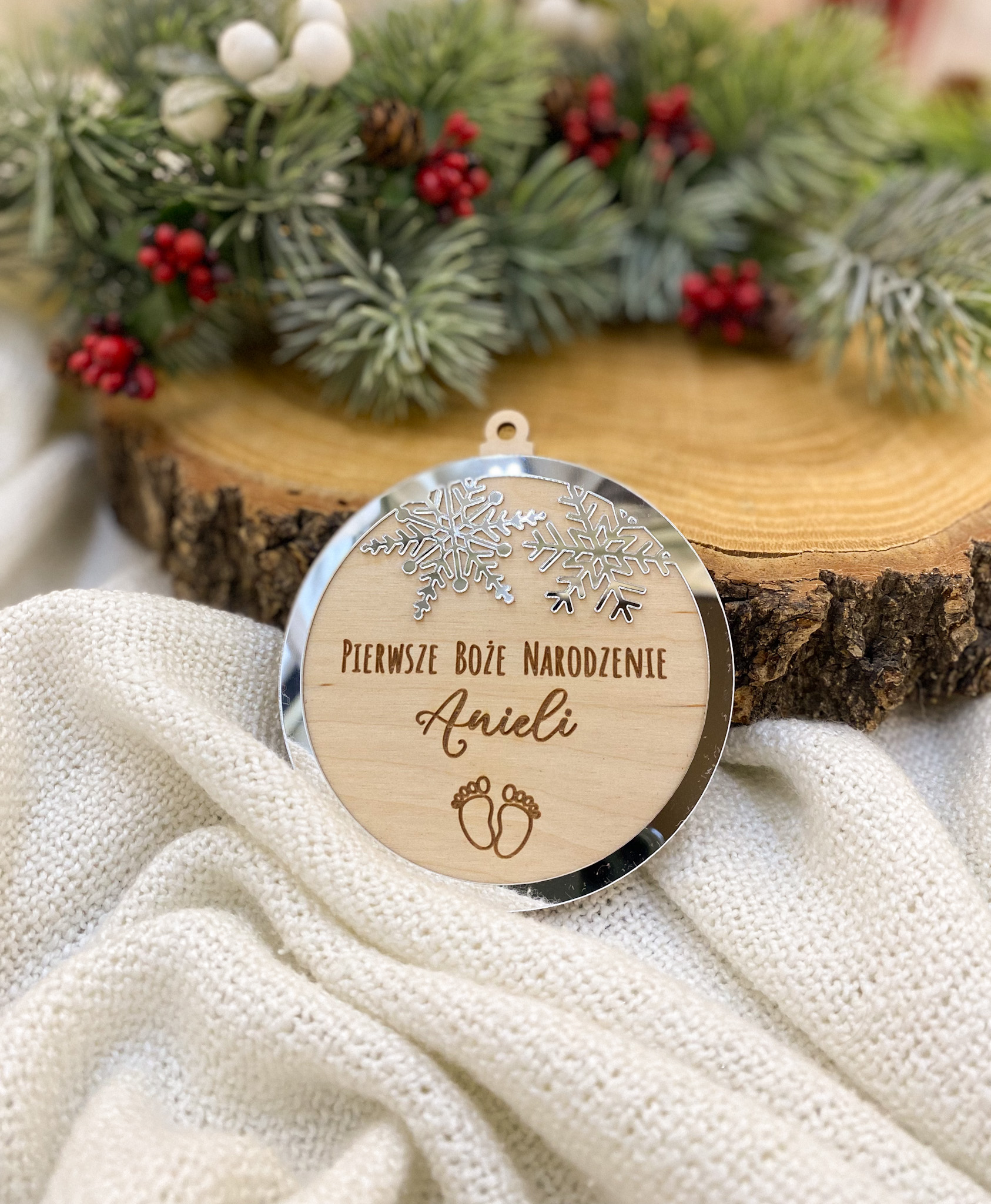 Świąteczna bombka drewniana z imieniem Śnieżynki Pierwsze Boże Narodzenie #lustro
