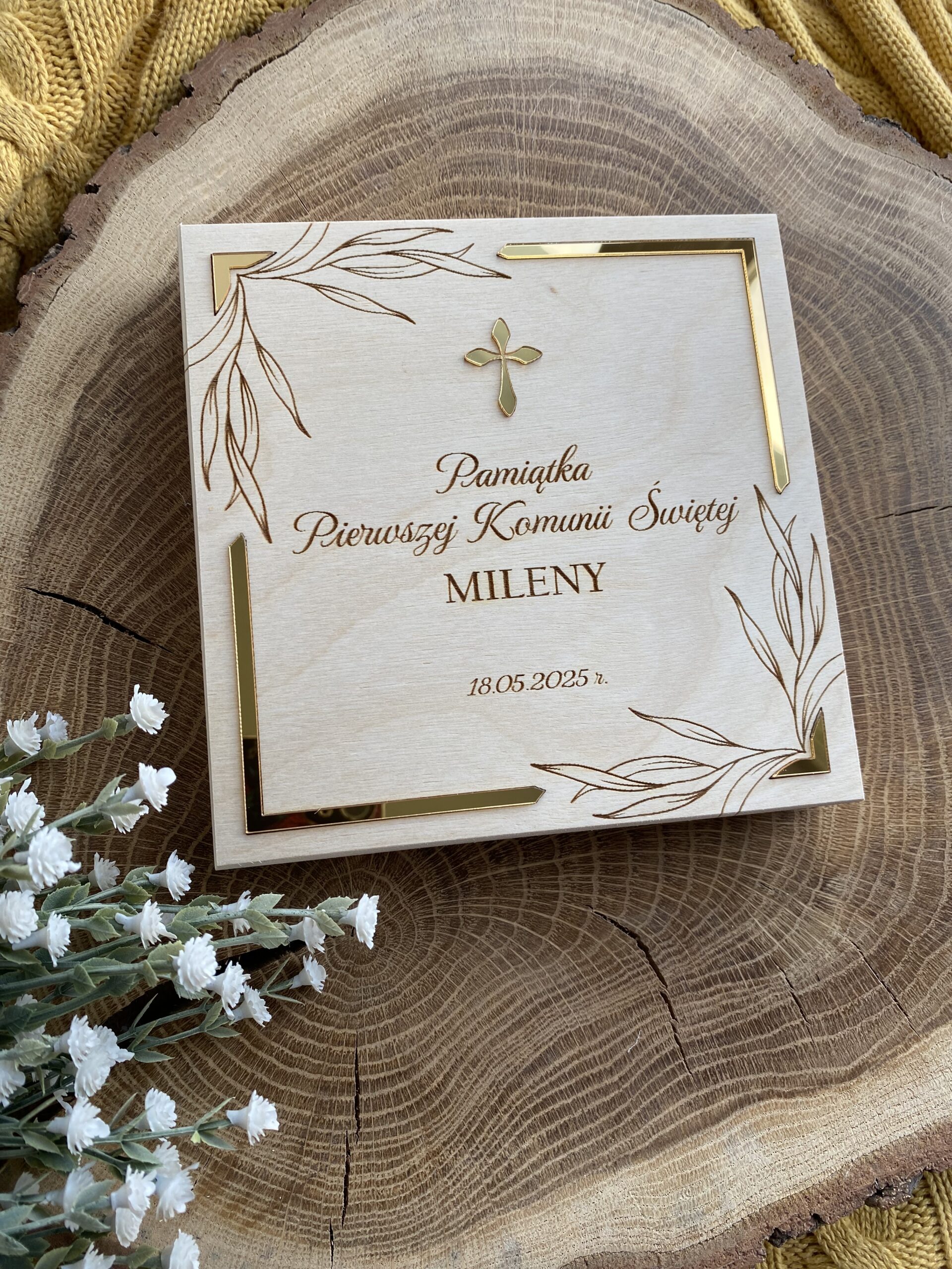 Pamiątka Pierwszej Komunii Świętej w pudełku złota ramka