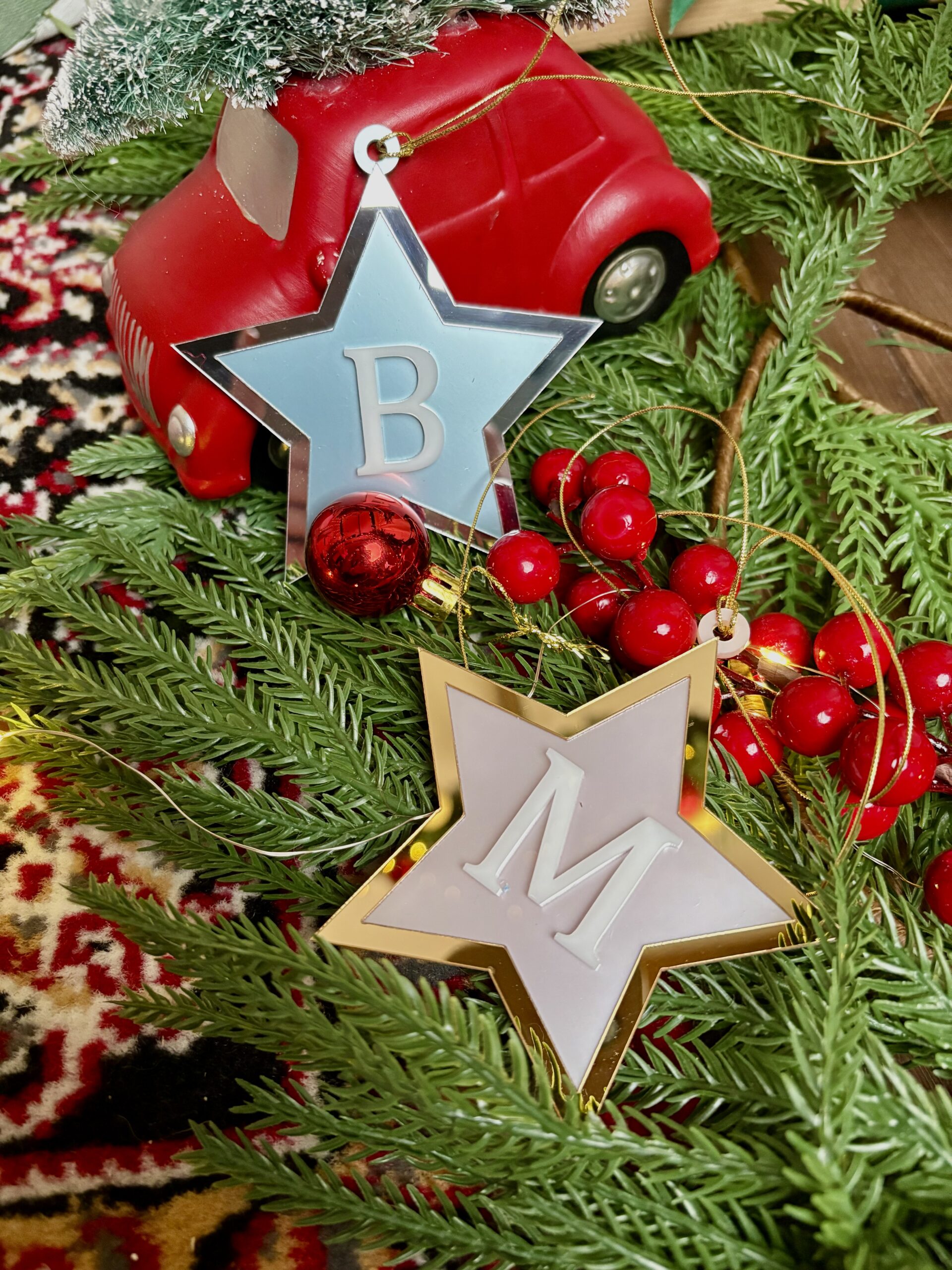 Bombka gwiazdka Różowa Niebieska z Inicjałem Boże Narodzenie