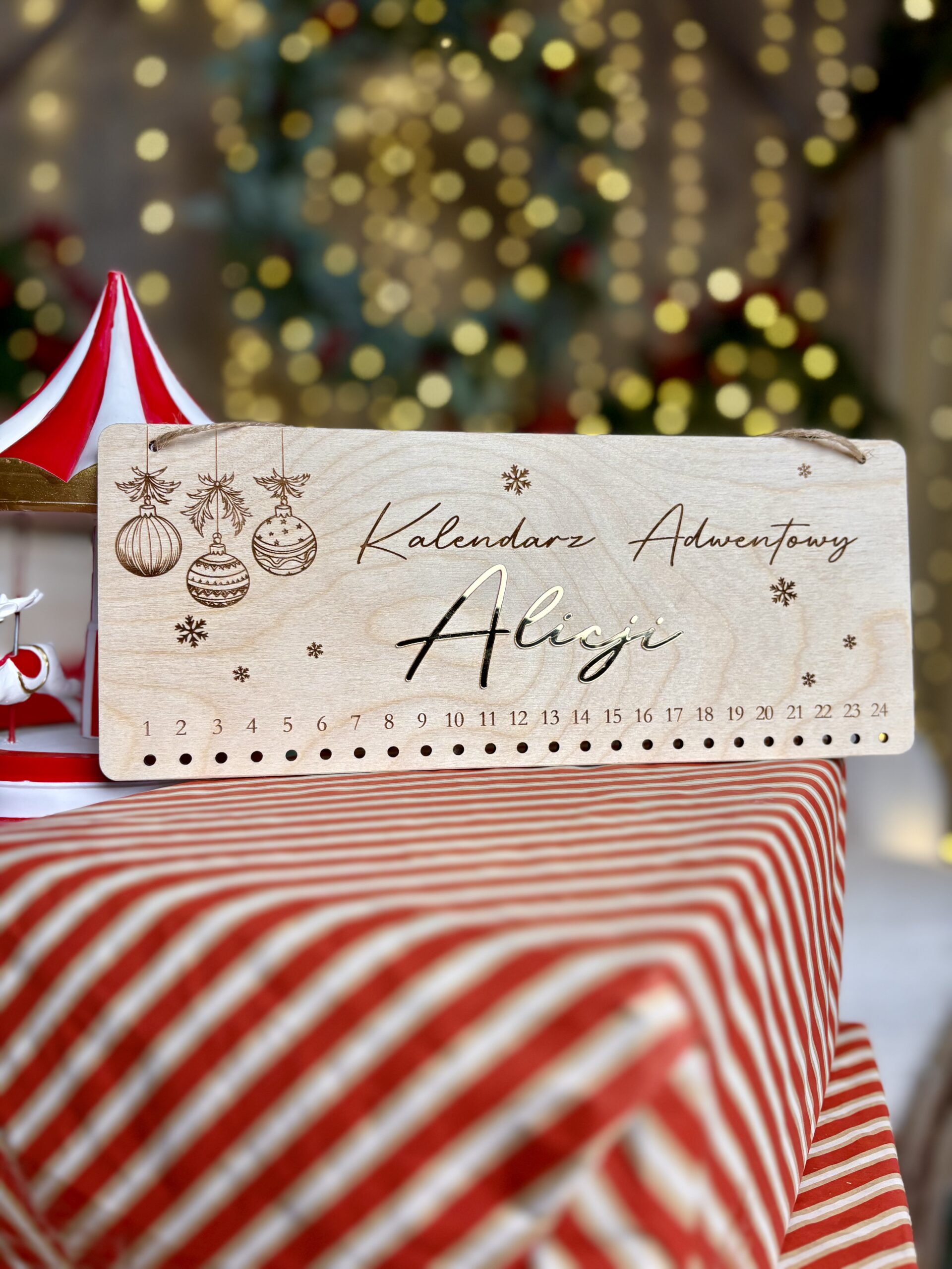 Kalendarz adwentowy Bombki Złoty napis - obrazek 3