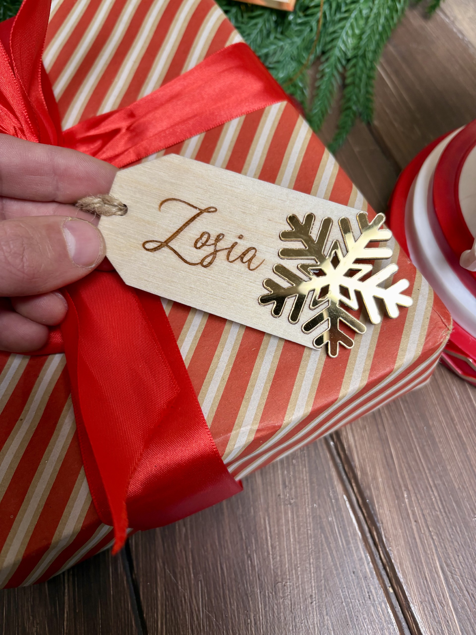 Drewniana winietka prezentowa personalizowana Boże Narodzenie Złota śnieżynka