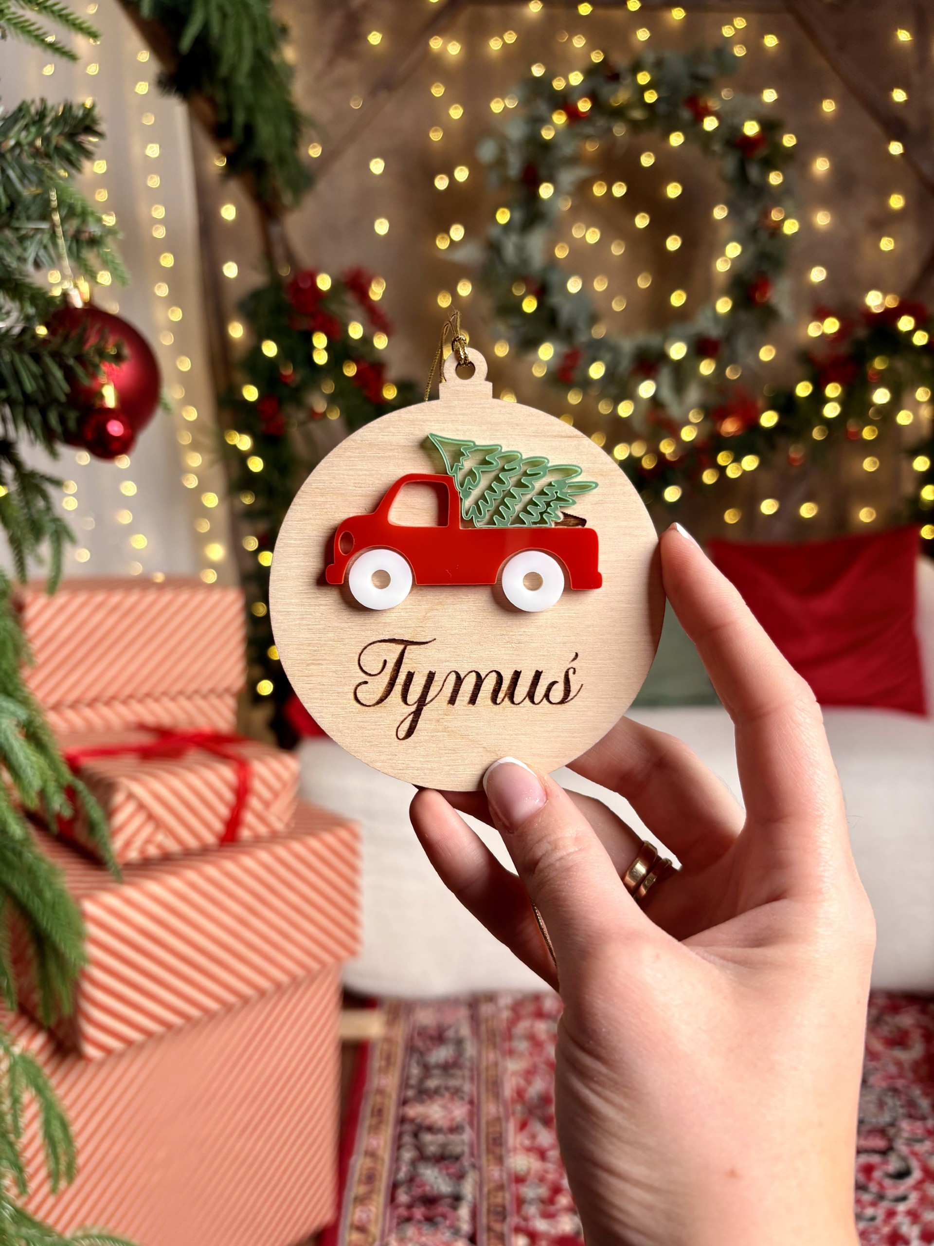 Świąteczna bombka drewniana z imieniem Samochód