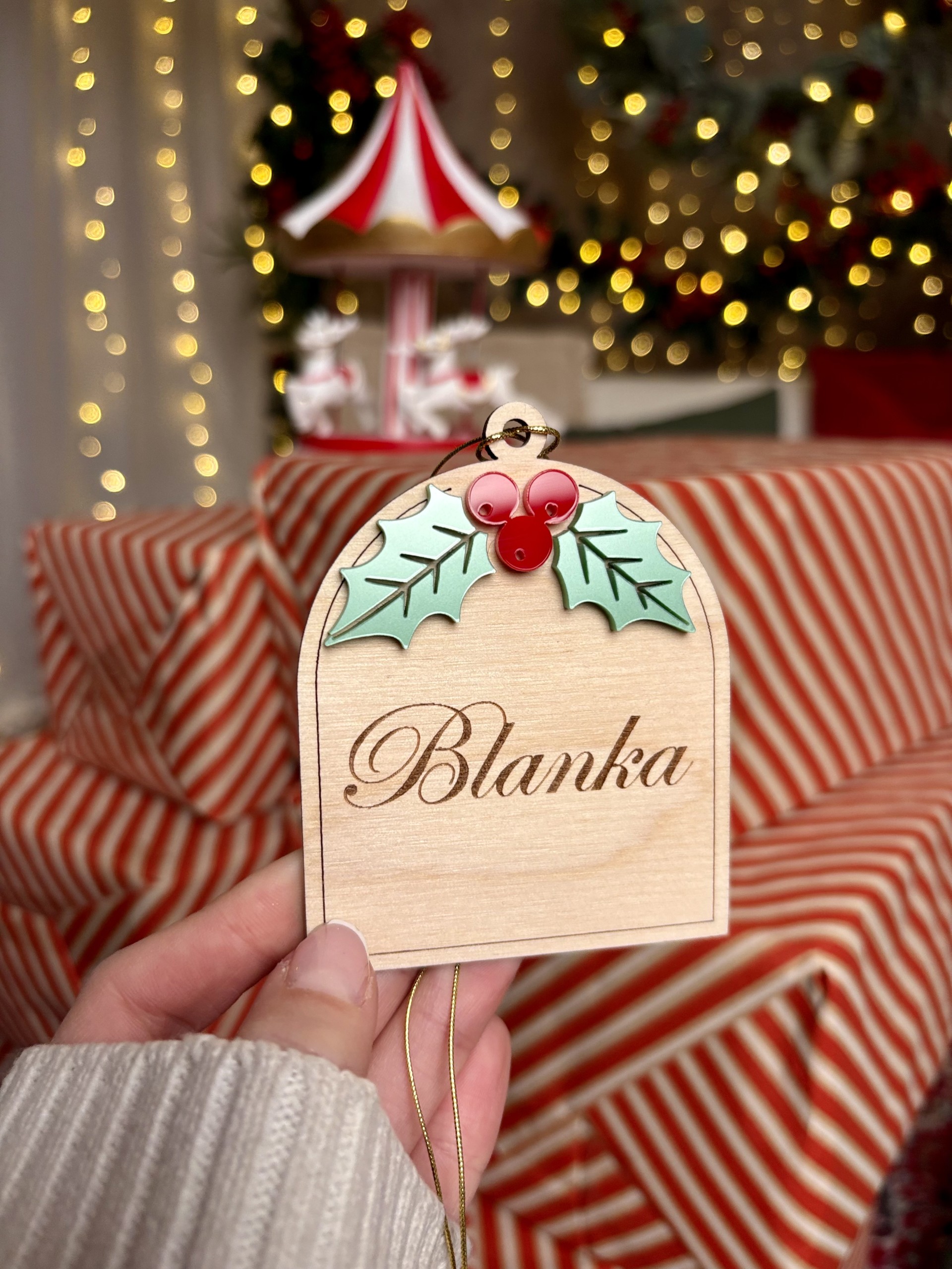 Świąteczna bombka drewniana z imieniem Jemioła