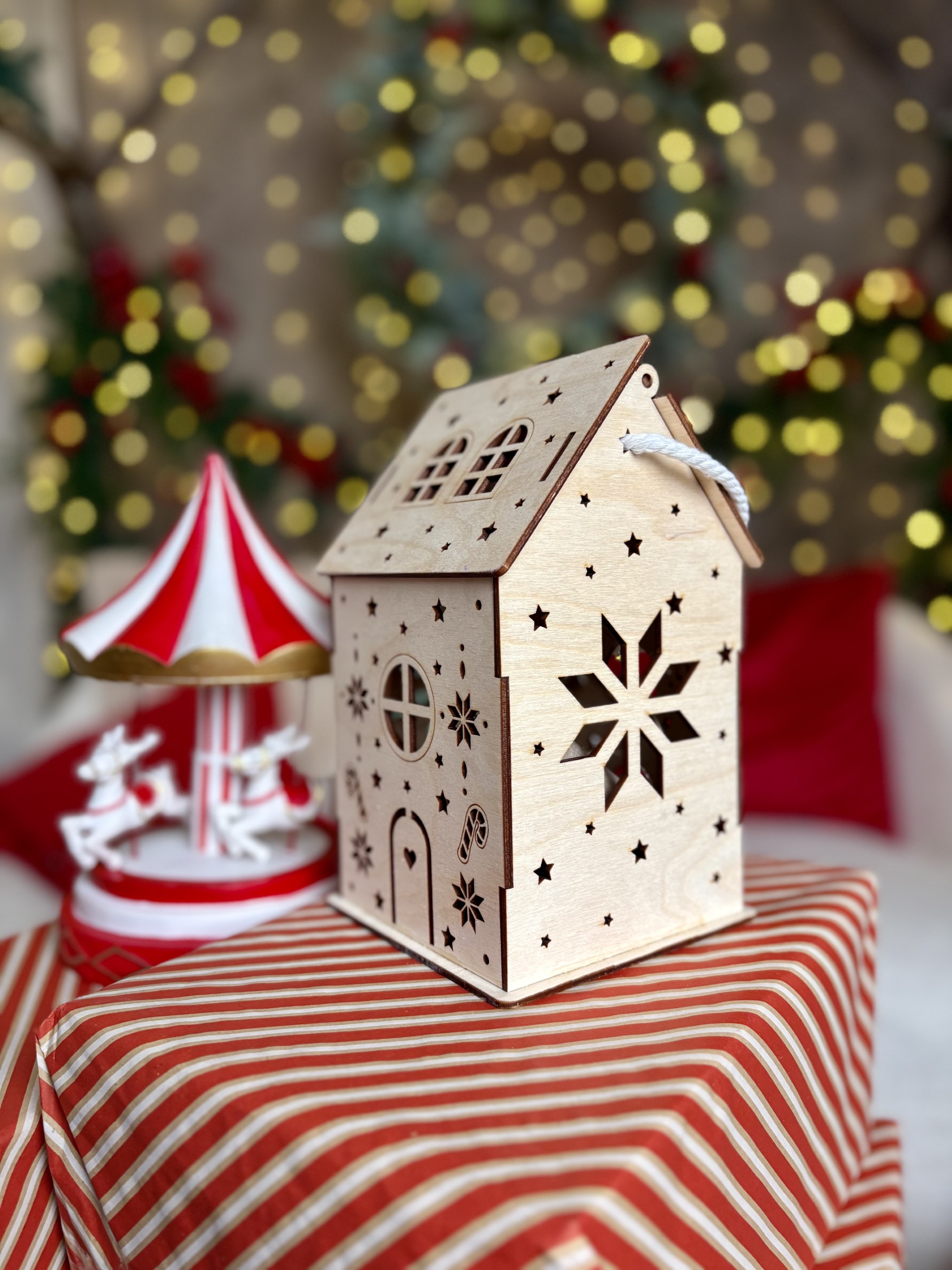 Drewniany lampion adwentowy Ażurowy