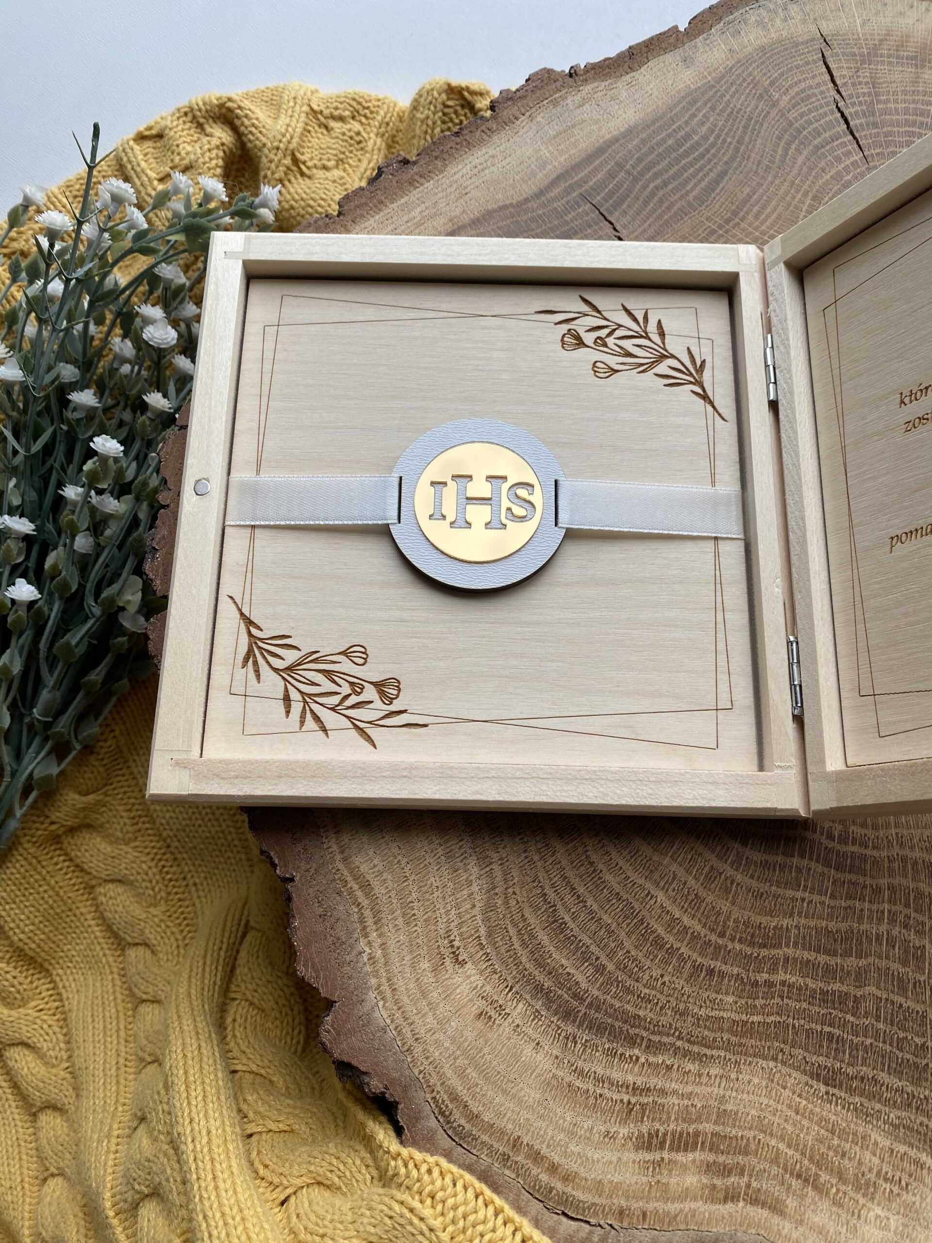 Pamiątka Pierwszej Komunii Świętej w pudełku listki - obrazek 3