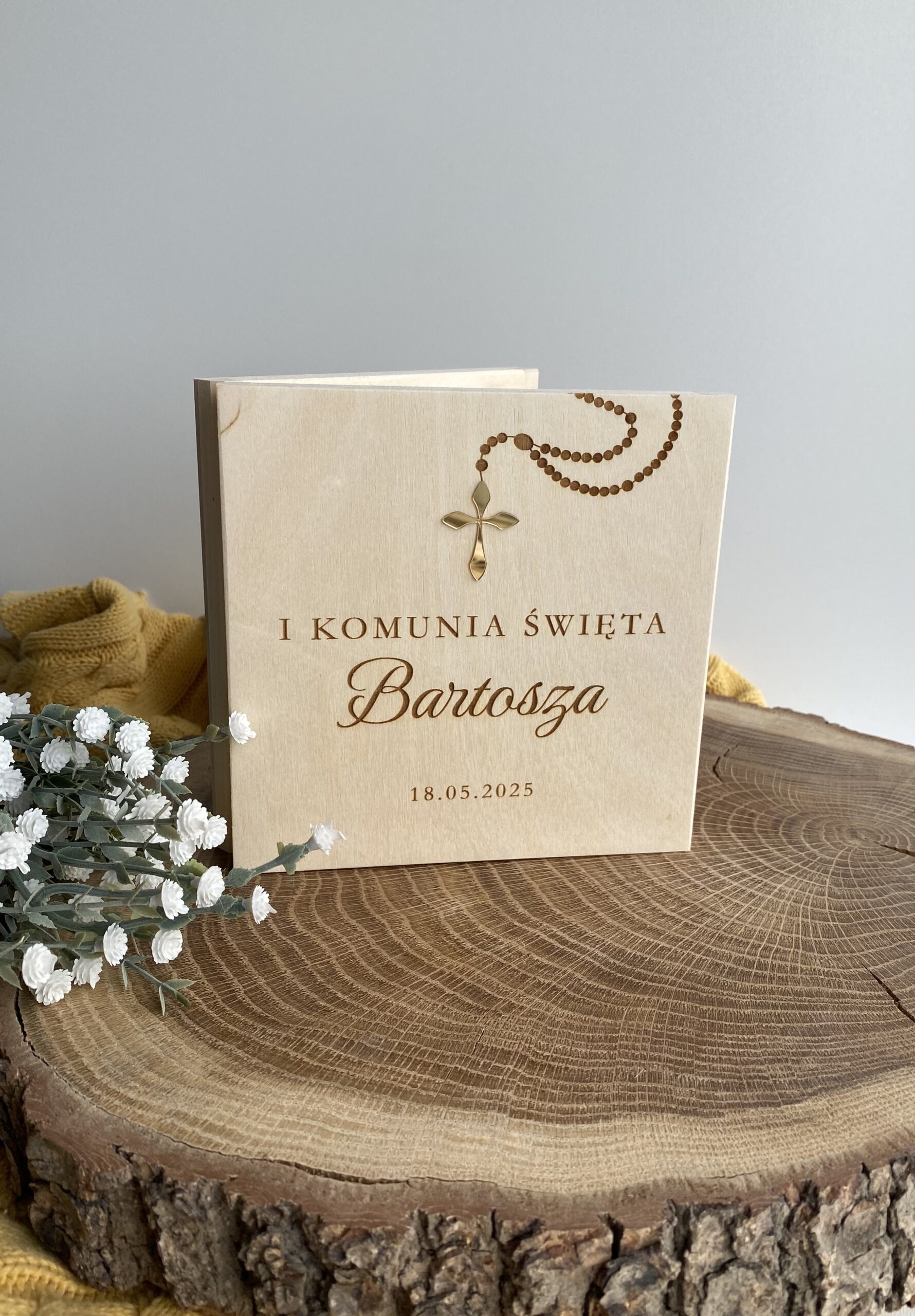 Pamiątka Pierwszej Komunii Świętej w pudełku złoty krzyż - obrazek 2