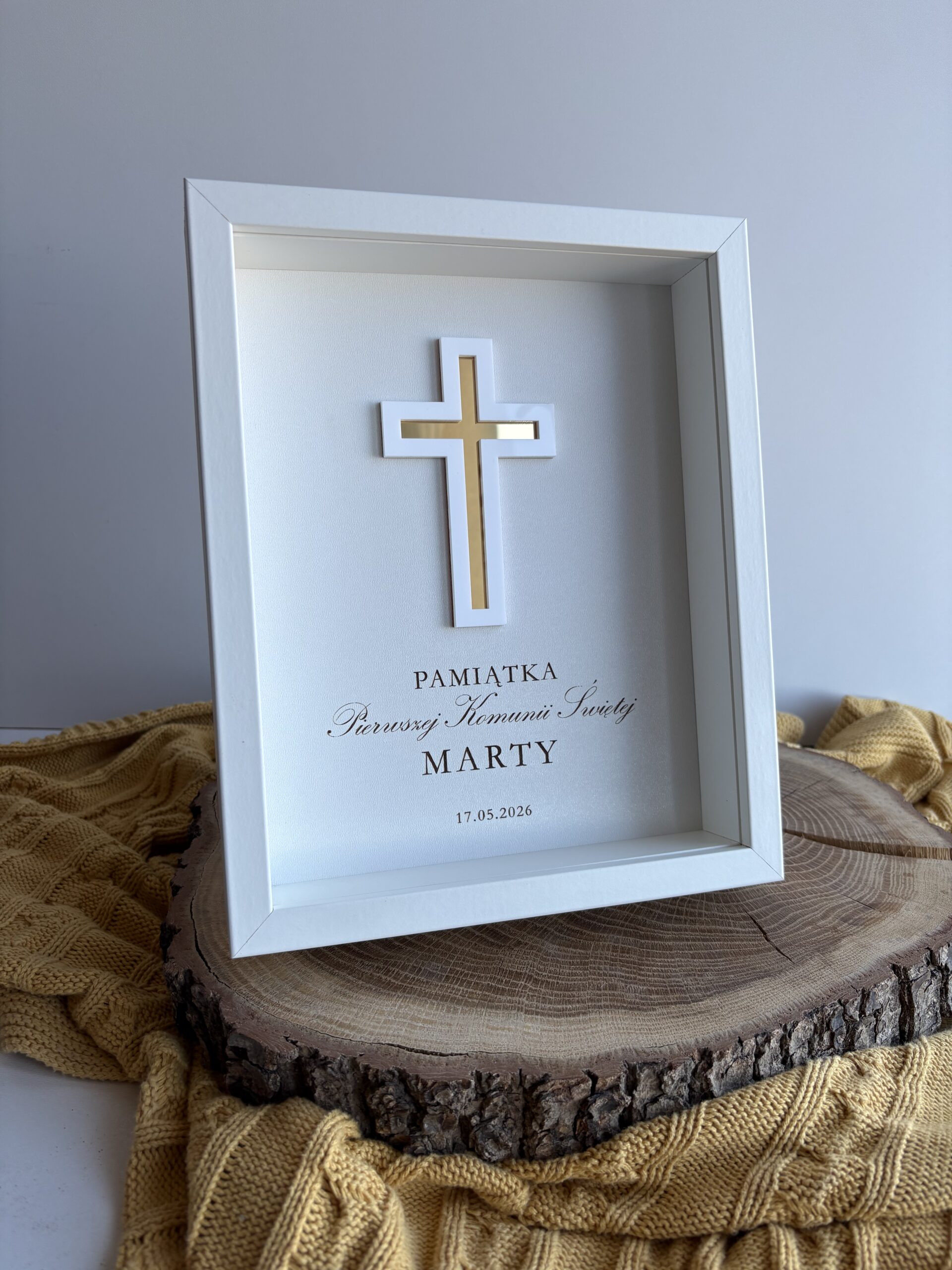 Pamiątka Pierwszej Komunii Świętej Ramka 3D złoty krzyż z życzeniami - obrazek 2