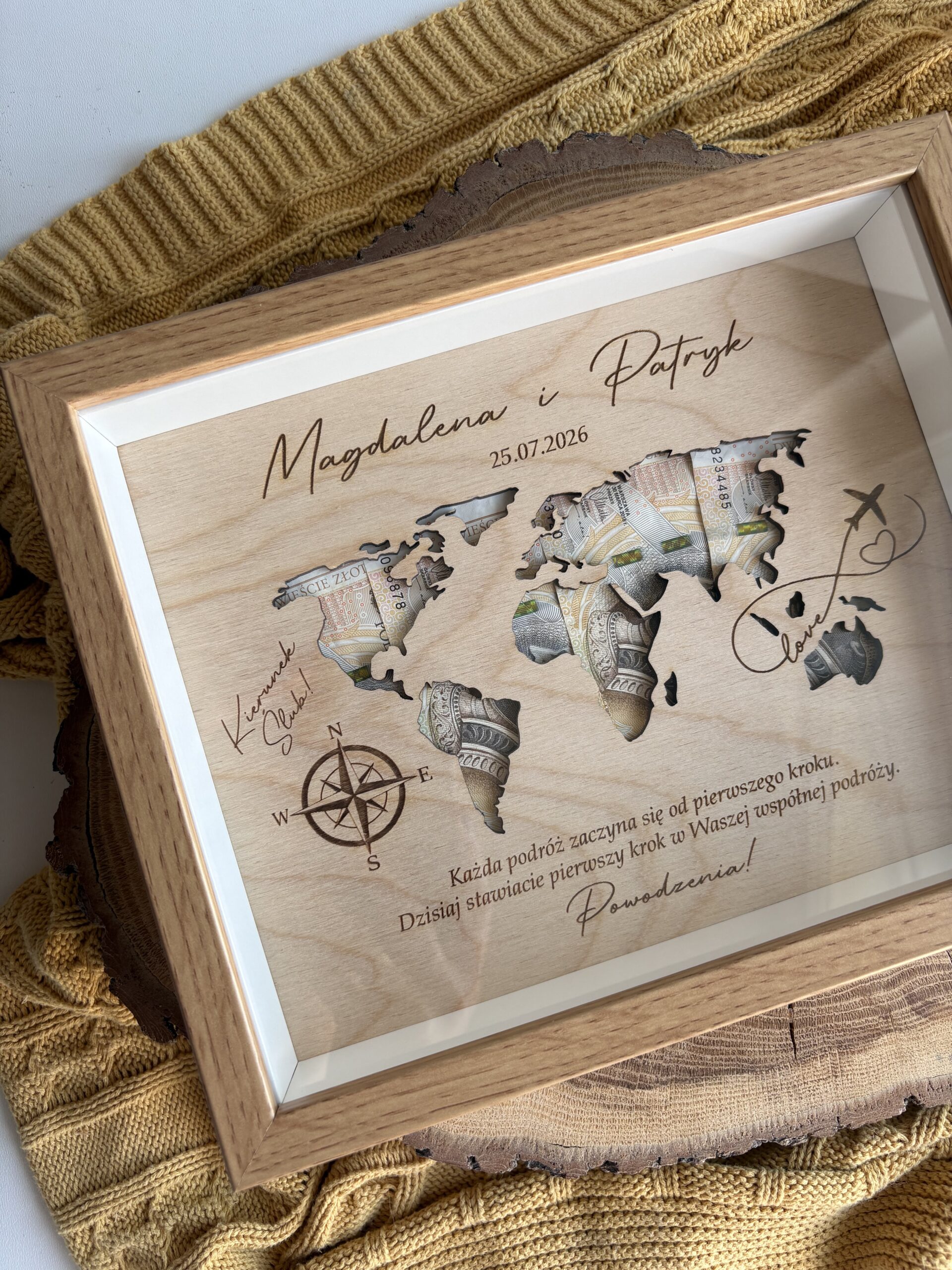 Ramka na pieniądze ślubne - Mapa świata – personalizowany prezent ślubny